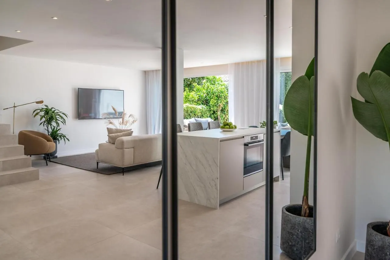 Willa Exclusive House Located In Prime Location Marbella